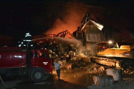 Kahramanmaraş'taki pamuk deposunda yangın