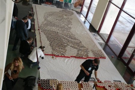 Kahve Bardaklarıyla Dev Atatürk Posteri Yapıldı