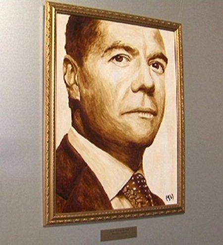 Kahveyle Medvedev’in Portresini Çizdi