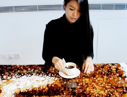 Kahveyle sanat eserleri yapıyor