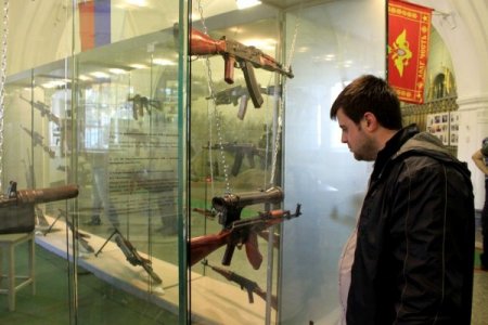 Kalaşnikof’un özel koleksiyonu görücüye çıktı