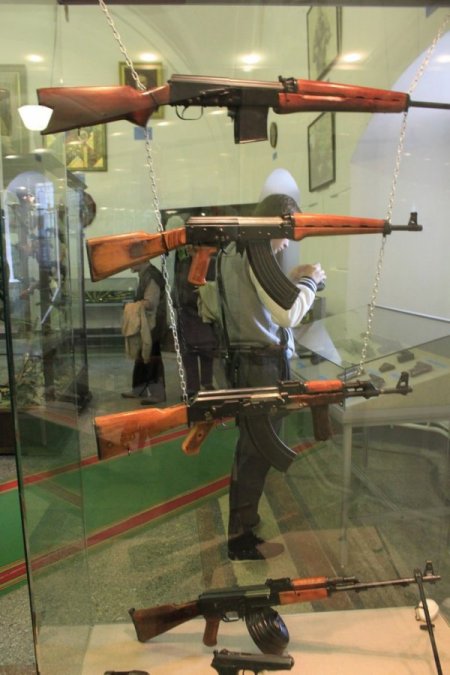 Kalaşnikof’un özel koleksiyonu görücüye çıktı