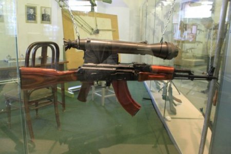 Kalaşnikof’un özel koleksiyonu görücüye çıktı