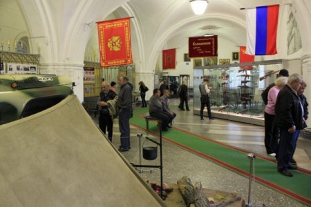 Kalaşnikof’un özel koleksiyonu görücüye çıktı