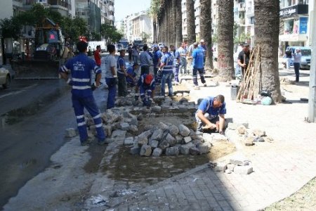 Kaldırım taşları sabah döşeniyor, akşam sökülüyor