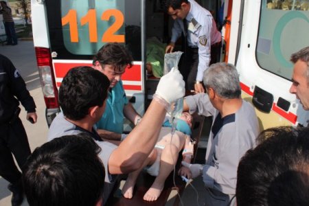 Kaldırıma Çıkan Otomobil Aileyi Ezdi: 4 Yaralı