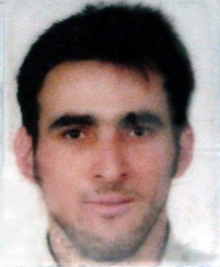 Kaldırımda yürürken minibüs duvara sıkıştırdı