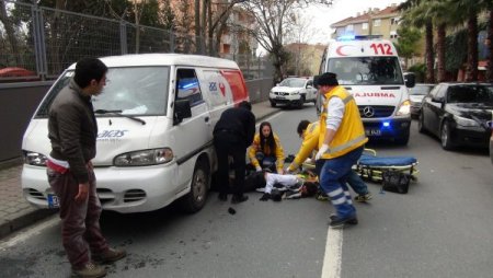 Kaldırımdaki genç kadını ezdi