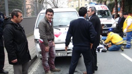 Kaldırımdaki genç kadını ezdi