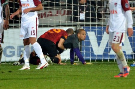Kaleci Muslera’dan penaltı kurtaran Felipe Melo’ya tebrik