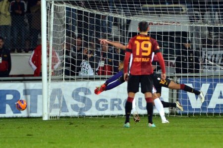 Kaleci Muslera’dan penaltı kurtaran Felipe Melo’ya tebrik