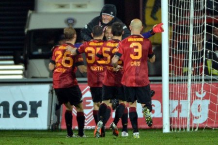 Kaleci Muslera’dan penaltı kurtaran Felipe Melo’ya tebrik
