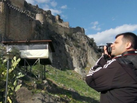 Kalede güneşli havanın tadını çıkardılar