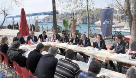 Kaleiçi Esnafı, Zabıta Ve Polisten Hanutçulara Karşı Daha Etkili Mücadele İstedi