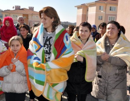 Kaloriferleri yanmayan TOKİ sakinlerinden 'battaniyeli' eylem