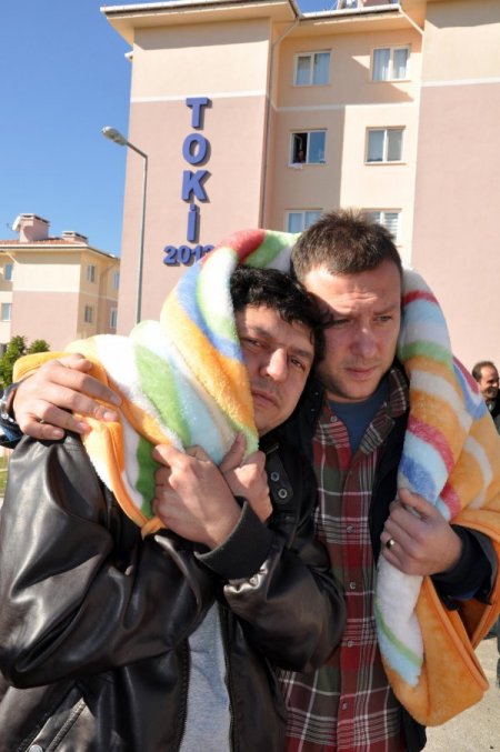 Kaloriferleri yanmayan TOKİ sakinlerinden 'battaniyeli' eylem