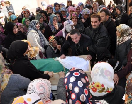 Kalp krizi geçiren üniversite öğrencisi toprağa verildi