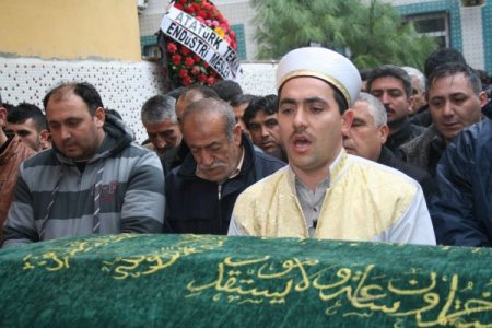 Kalp krizi sonucu hayatını kaybeden lise öğrencisi defnedildi