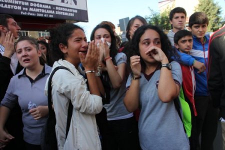 Kalp krizi sonucu öldüğü iddia edilen liseli son yolculuğuna uğurlandı