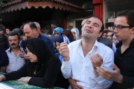 Kalp krizi sonucu öldüğü iddia edilen liseli son yolculuğuna uğurlandı