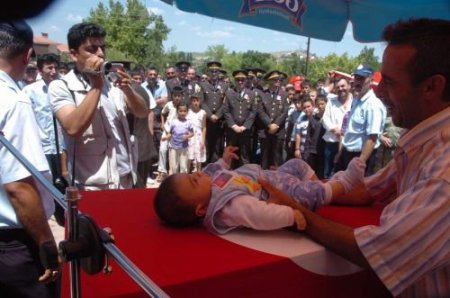 Kalp Krizi Sonucu Şehit Olan Asker Gözyaşları Arasında Toprağa Verildi