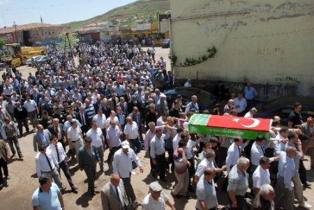 Kalp krizi sonucu vefat eden belediye başkanı toprağa verildi