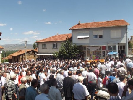 Kalp Krizinden Ölen Mhp'li Belediye Başkanı Defnedildi