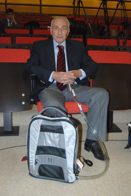 Kalpsiz kalan kalp hastası, suni kalbiyle ud konseri verdi