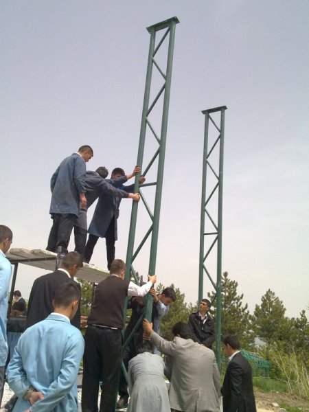 Kaman Teknik ve Endüstri Meslek Lisesi öğrencileri, kendi halı sahasını yaptı