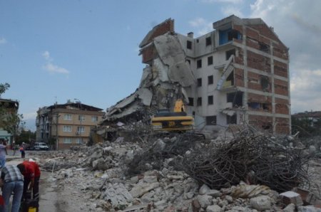 Kamberler’de Son Binalar Yıkılıyor