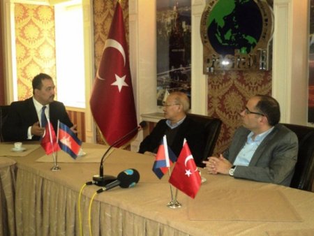 Kamboçyalı bakan, PASİAD’ı ziyaret etti