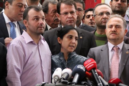 Kameraman Ünal: Tek bir battaniyeyle yerde, betonda yattım