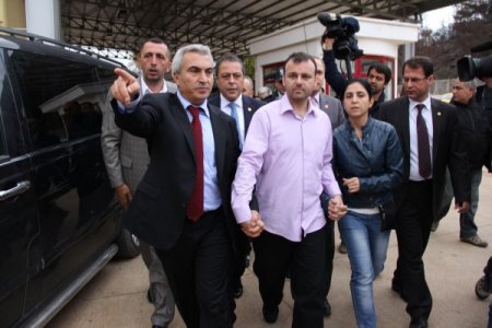 Kameraman Ünal: Tek bir battaniyeyle yerde, betonda yattım