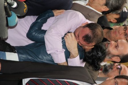 Kameraman Ünal: Tek bir battaniyeyle yerde, betonda yattım