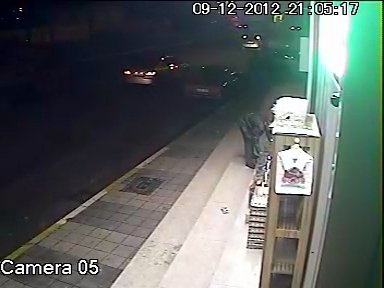 Kameraya aldırmadan kuruyemiş çaldılar (Özel)
