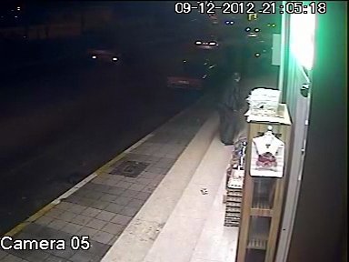 Kameraya aldırmadan kuruyemiş çaldılar (Özel)