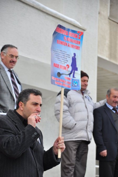 Kamu çalışanları, iş bırakma eylemi yaptı