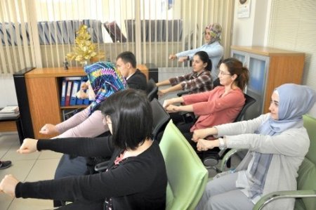 Kamu çalışanları ‘İşyeri egzersizleri’ ile sağlıklarını koruyacak