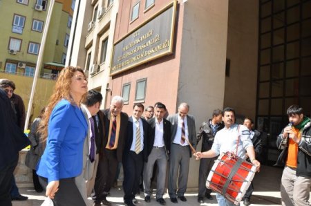 Kamu çalışanlarından davullu zurnalı ‘hak gaspı’ eylemi