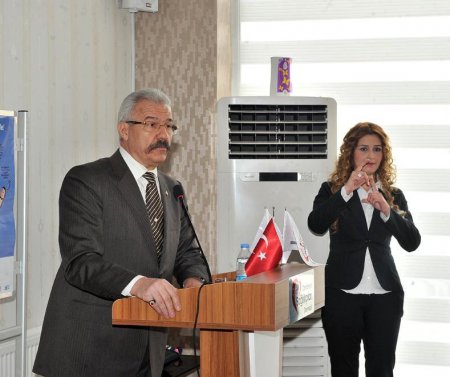 Kamu görevlilerine işaret dili kursu veriliyor