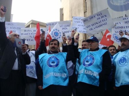 Kamu-sen Başbakan'a 'grev Aşısı' Yaptı, Hasta Yakını Sendikaya Tepki Gösterdi