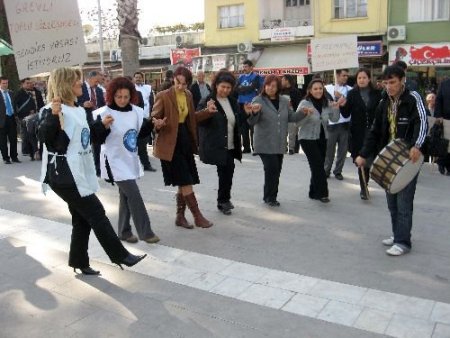 Kamu Sen Üyeleri Osmaniye'de De İş Bıraktı