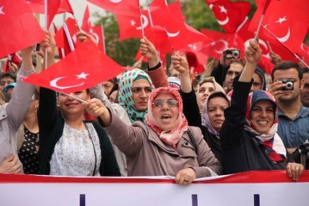 Kamuda çalışan taşeron işçiler kadro istedi