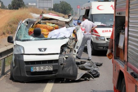 Kamyon Aniden Şerit Değiştirdi, Arkadan Gelen Araç Sürücüsü Öldü