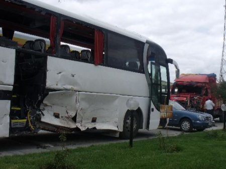 Kamyon Dinlenme Tesisine Daldı, 1 Uzman Çavuş Hayatını Kaybetti