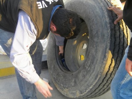 Kamyon Lastiğinin Arasında 4 Bin 150 Paket Kaçak Sigara Bulundu