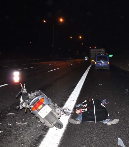 Kamyona Çarpan Motosiklet Sürücüsü Öldü