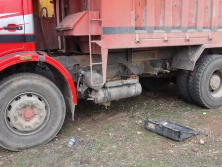 Kamyoncular hızsız beklemeyi bıraktı, aküyü ve mazotu yanlarına alarak uyuyor