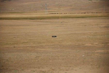 Kamyondan fırlayan tekerlek pikaba takla attırdı: 2 ağır yaralı