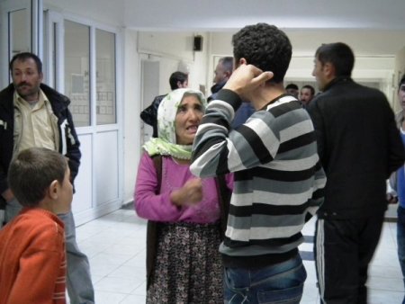 Kamyonet şarampole devrildi: 2 ölü, 10 yaralı